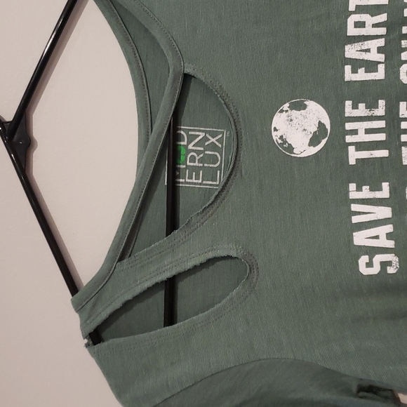 Graphic Tee - Picture 2 of 4